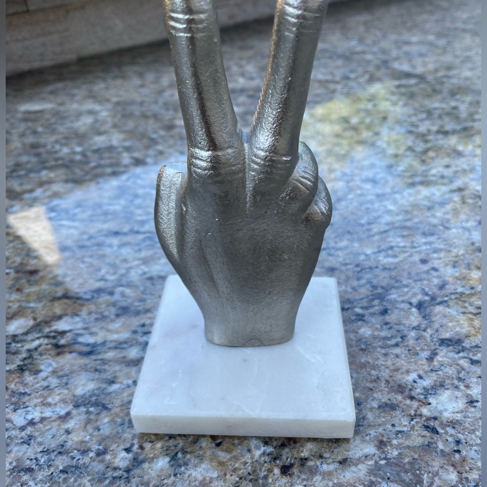 Silver Peace Victory sign statue on granite base. New condition. 8.5” - Picture 7 of 13